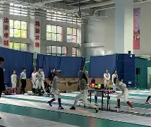 击剑赛场再起风云：燕山鲨队队守住胜果塞北独角兽队，脚步移动更到位目标直指冠军的简单介绍-爱游戏ayx首页登录