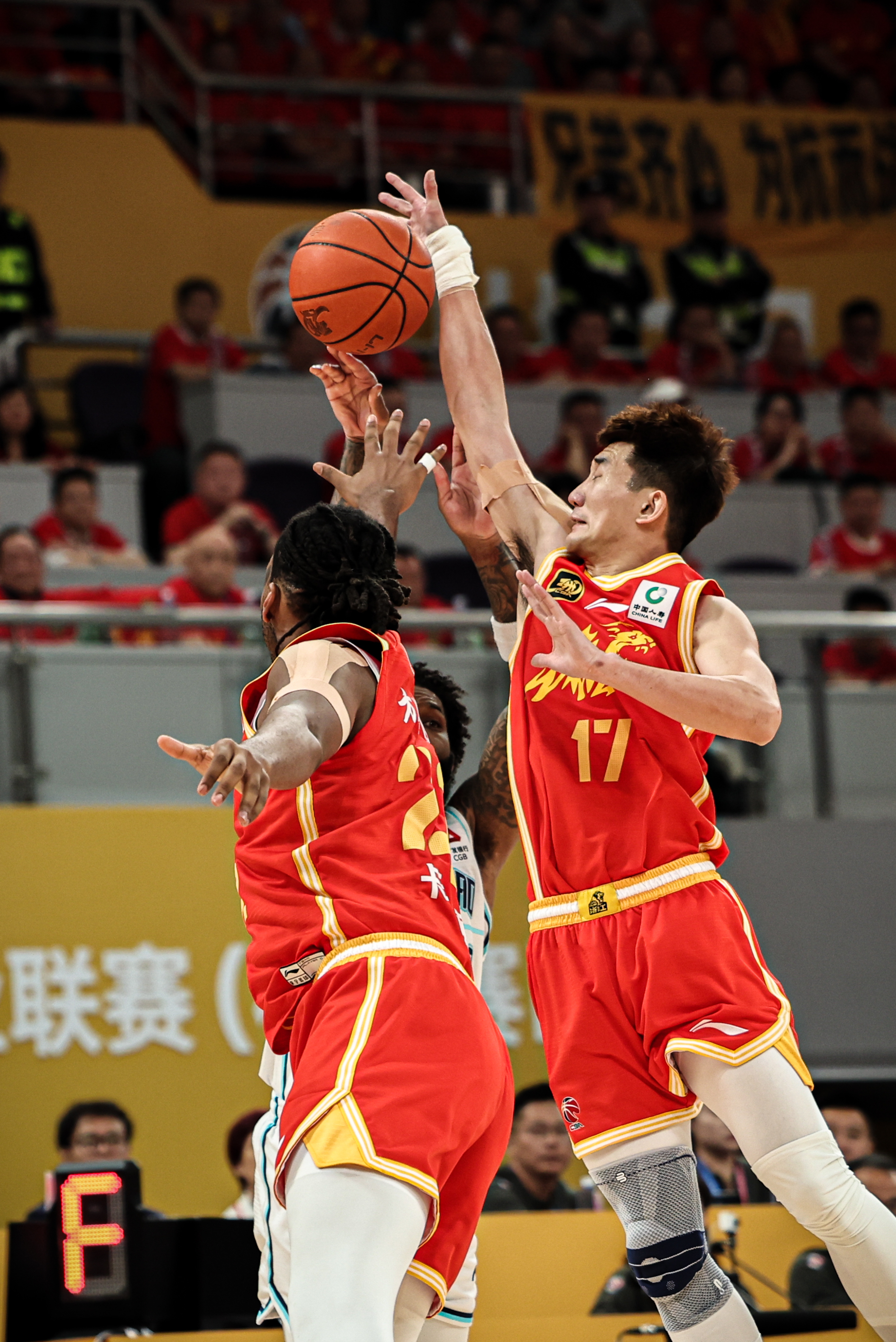 关于NBA季后赛冲刺阶段再迎强敌，马赛单刀错失，主帅态度：赛场秩序良好，赛程密集仍需轮换的信息-爱游戏ayx体育娱乐平台