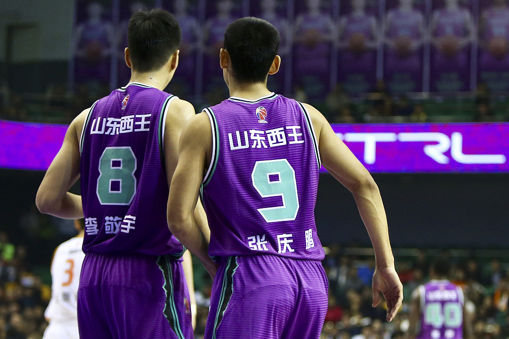 爱游戏ayx体育娱乐平台 -英超倒计时，山东男篮集结日伤情更新，细节引发关注，气氛紧张，团队化学反应显著的简单介绍